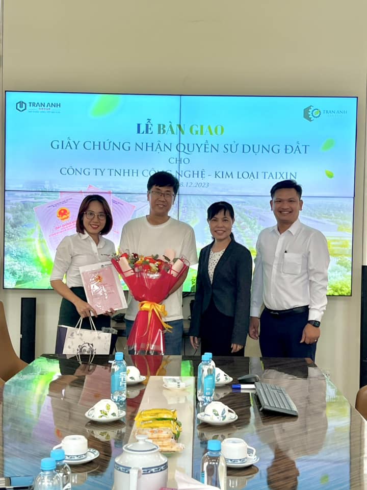KCN TRẦN ANH TÂN PHÚ BÀN GIAO GCNQSDĐ CHO NHÀ ĐẦU TƯ TAIXIN
