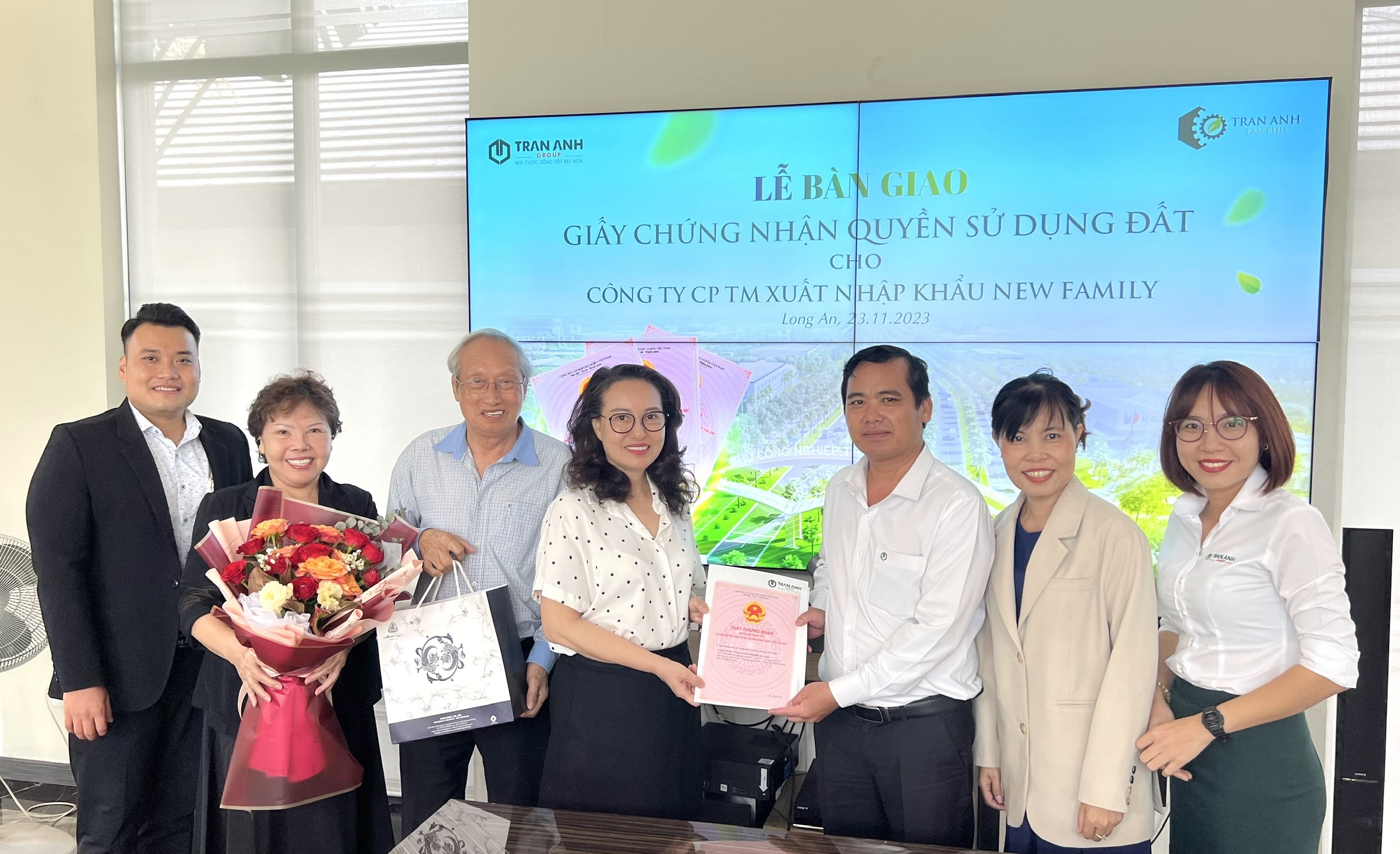KCN TRẦN ANH TÂN PHÚ TIẾP TỤC BÀN GIAO SỔ ĐỎ - KHẲNG ĐỊNH UY TÍN ĐẦU TƯ