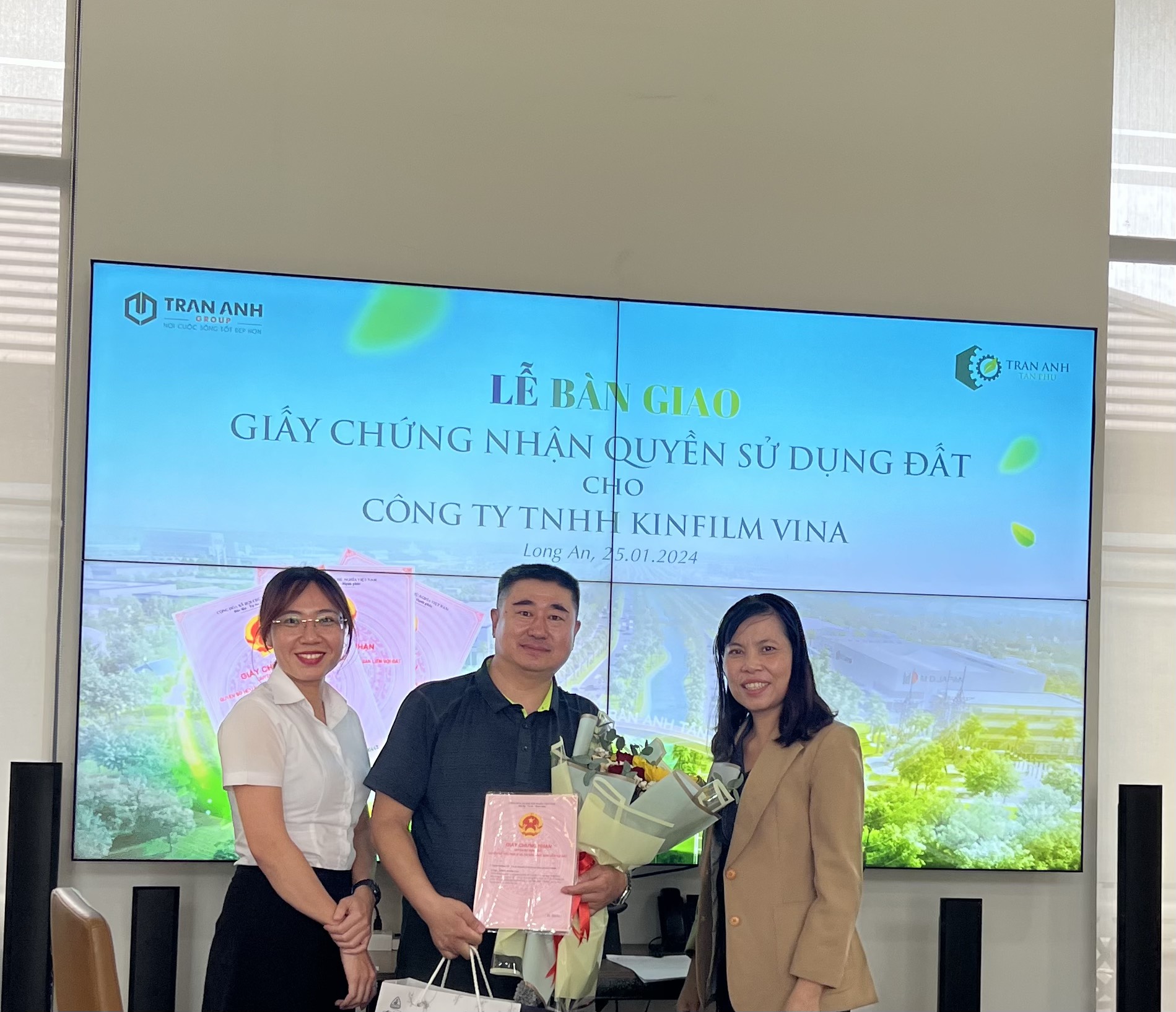 KHU CÔNG NGHIỆP TRẦN ANH TÂN PHÚ TIẾP TỤC BÀN GIAO SỔ CHO NHÀ ĐẦU TƯ